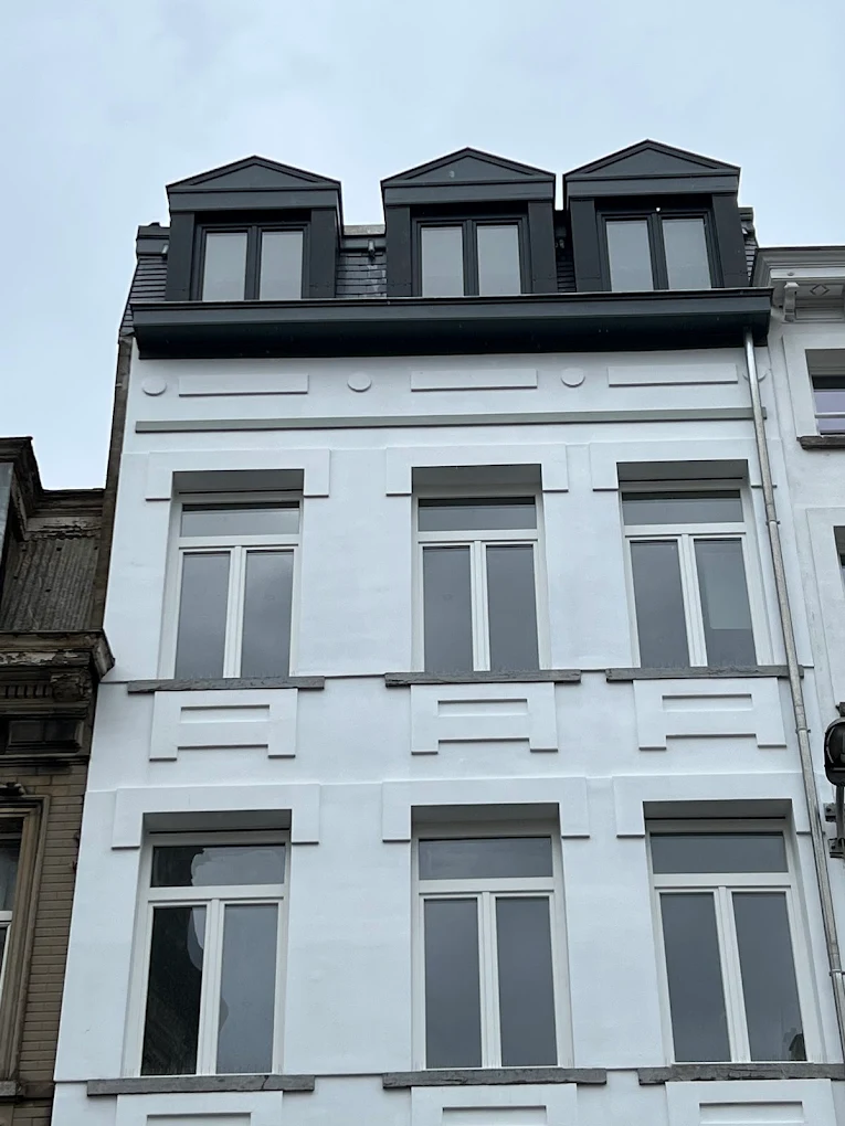 Rénovation de façade résidentielle haussmannienne