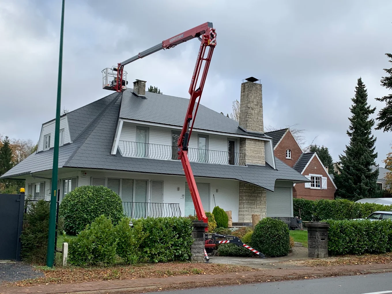 Rénovation de toiture avec nacelle